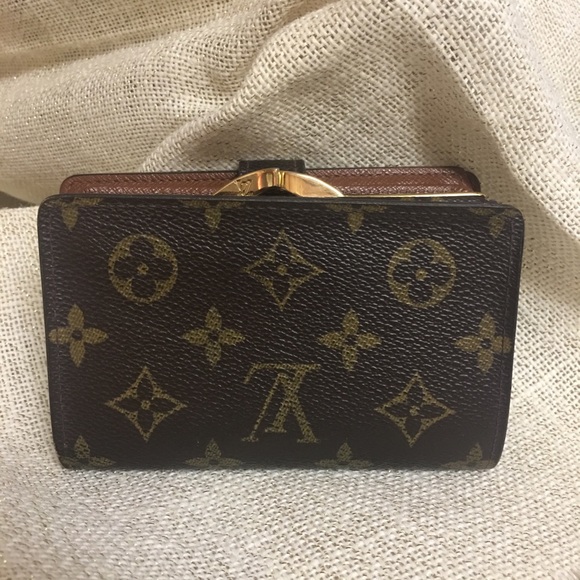 Louis Vuitton Handbags - Louis Vuitton Viennois Kiss lock Wallet